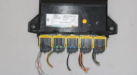 Ford Focus Central body control module 8M5T19G481BC