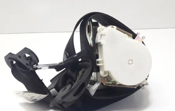 BMW X3 E83 Front seatbelt 33005895