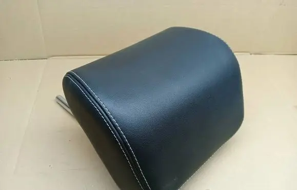 Skoda Octavia Mk2 (1Z) Rear seat headrest