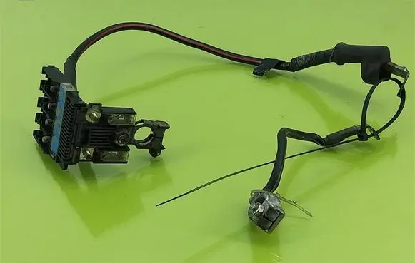 Smart ForFour I Positive cable (battery) 