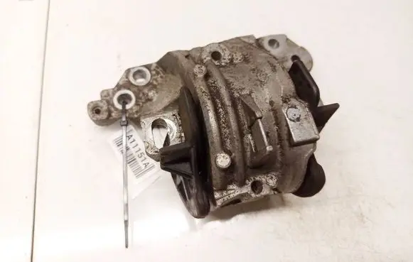 Peugeot 407 Engine mount bracket 