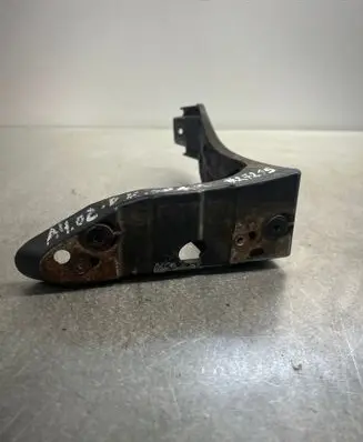 Front bumper mounting bracket