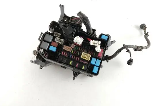 Toyota Prius+ (ZVW40) Fuse module