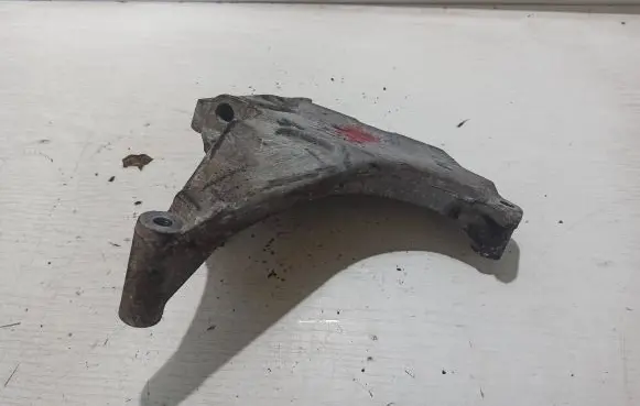 Volkswagen Golf VI Engine mounting bracket 03L199207 KKS31V120