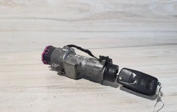 Seat Ibiza IV (6J,6P) Ignition lock 4B0905851C