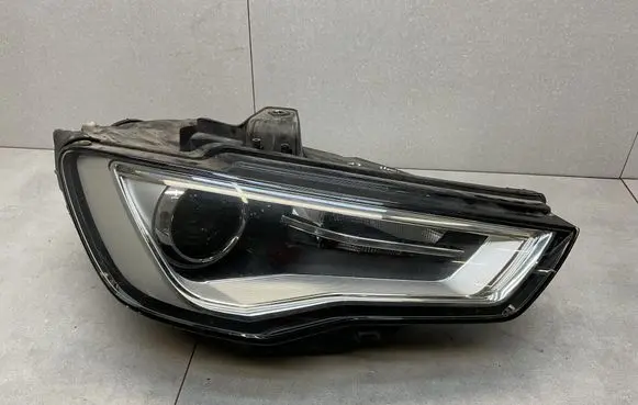 Audi A3 S3 8V Headlight/headlamp 8V0941006A