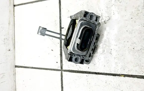 Volkswagen Tiguan Engine mount bracket 5Q0199262DF
