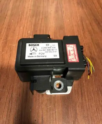 Mercedes-Benz E W210 ESP acceleration yaw rate sensor 0015404517 0265005230