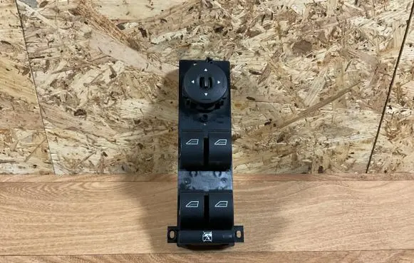 Ford Focus C-MAX Electric window control switch 3M5T14A132AE 03168103