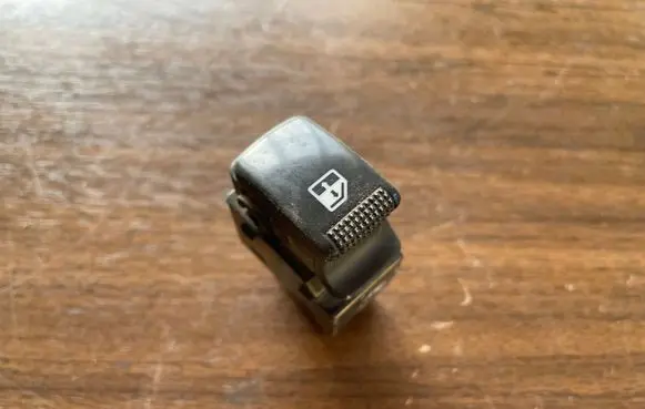 KIA Sorento Quarter vent window switch 