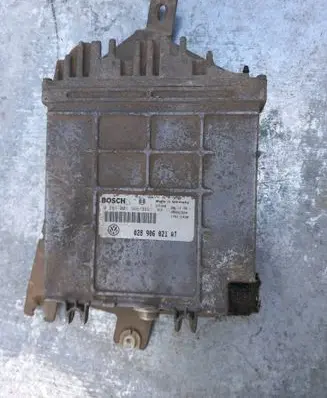 Volkswagen PASSAT B4 Engine control unit/module 028906021AT 28SA2900 0281001368