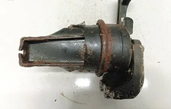 Honda Civic Engine mount bracket