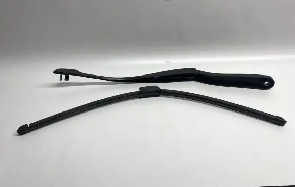 BMW 6 F12 F13 Front wiper blade arm 7182459 61617182459
