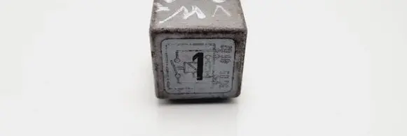 Volkswagen Golf II Other relay 171906383