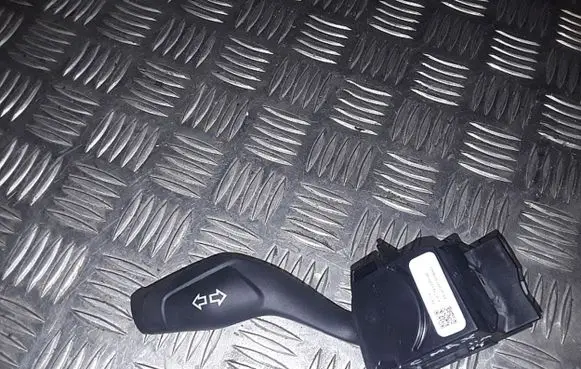Ford C-MAX II Light switch AV6T13335AB