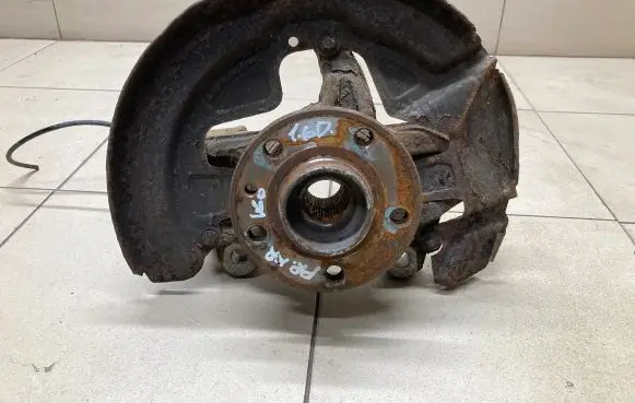 Volvo V60 Front wheel hub spindle knuckle