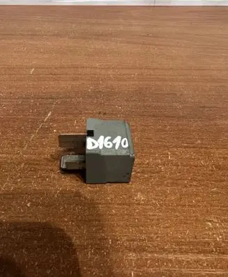 Mercedes-Benz B W245 Other relay A0025422619 D1610