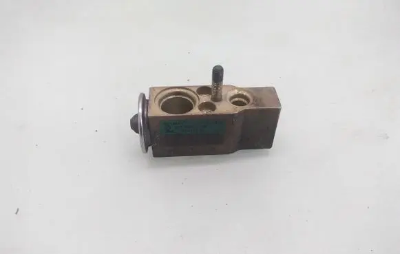 Mercedes-Benz Vito Viano W638 Air conditioning (A/C) expansion valve 2028300184