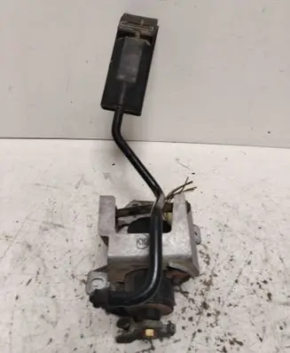 Audi A6 S6 C4 4A Accelerator throttle pedal 4A1721507G