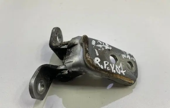 Toyota RAV 4 (XA30) Front door upper hinge