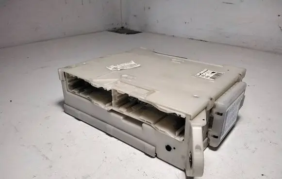 Lexus IS 220D-250-350 Fuse box set 8273053050 9478 5K181093