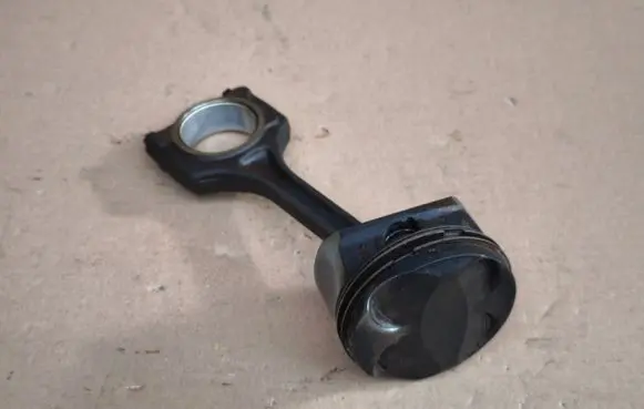 Mini One - Cooper Coupe R56 Piston with connecting rod