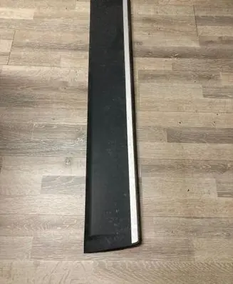 Volvo XC70 Front door trim (molding) 31283100 S3UHA