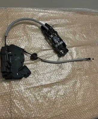Audi A1 Rear door lock 45370180 8V0839885