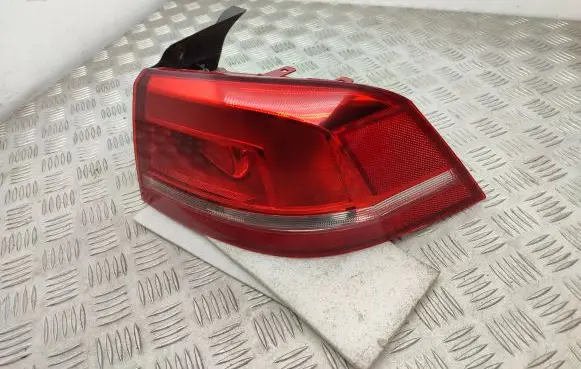 Volkswagen PASSAT B7 Rear/tail lights 3AE945096F