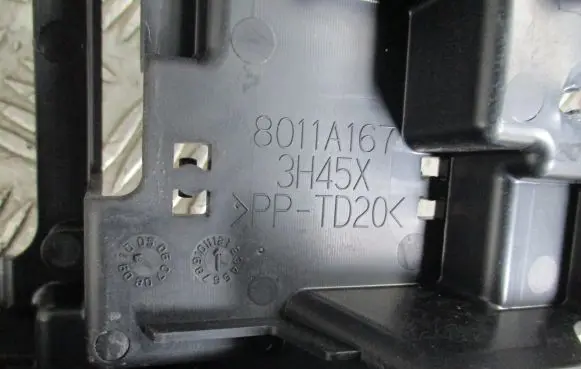 Mitsubishi ASX Center console 8011A167