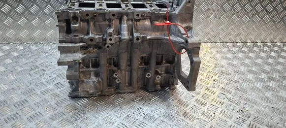 Peugeot 3008 II Engine block S27635674 YH01 YHZ