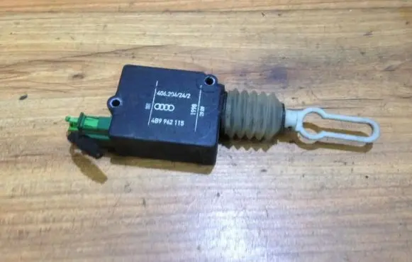 Audi A6 S6 C5 4B Central locking motor 4b9962115 406204242
