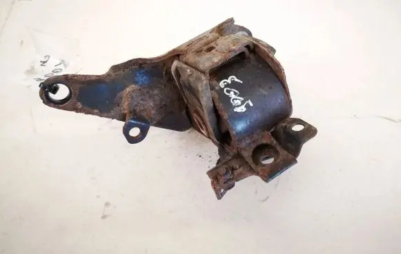 Toyota Avensis T250 Engine mount bracket