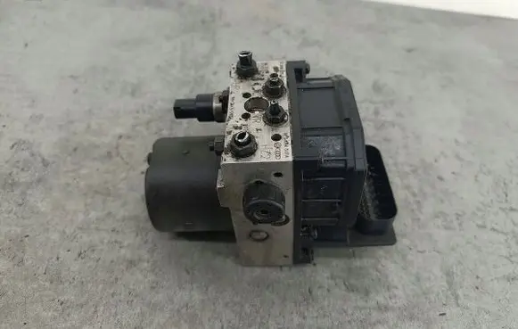 Audi A4 S4 B6 8E 8H ABS Pump 