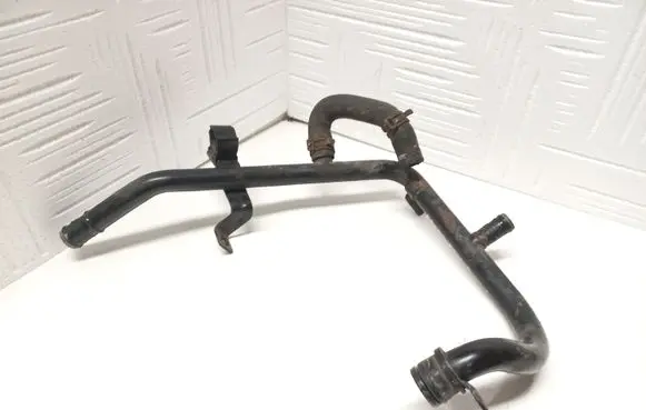 Volkswagen PASSAT B6 Engine coolant pipe/hose