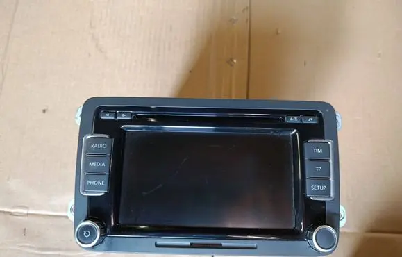 Volkswagen Tiguan Radio/CD/DVD/GPS head unit 3C8035190C