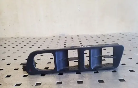 Volkswagen Tiguan Front door window switch trim 5N2867256