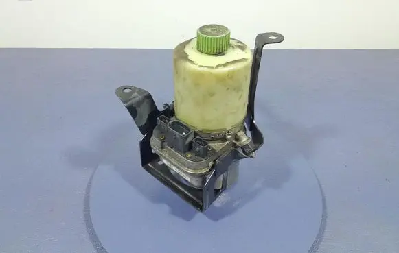 Volkswagen Polo Power steering pump 