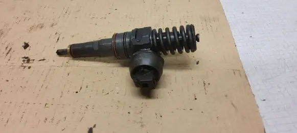 Audi A4 S4 B6 8E 8H Fuel injector 038130073AR