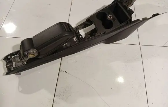 Volkswagen Cross Polo Armrest 