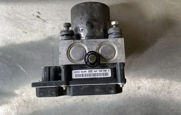 Audi A6 S6 C6 4F ABS Pump 4F0910517E001 4F0614517A03
