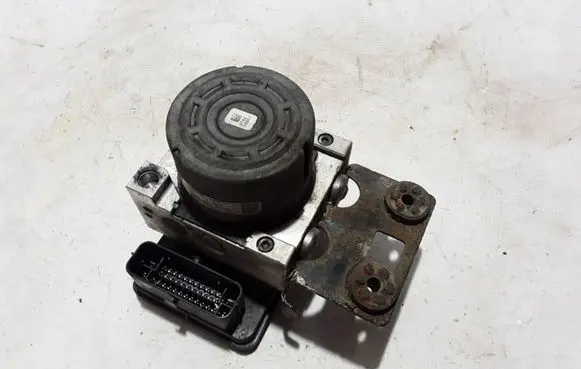 Opel Vivaro ABS Pump 476605919R