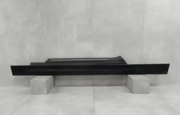 Foot area side trim