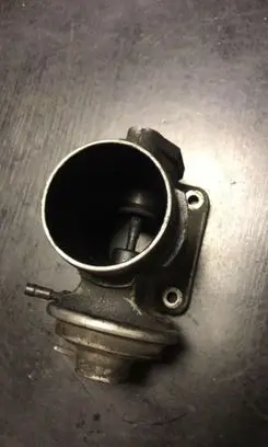 BMW 5 E39 EGR valve 2248139
