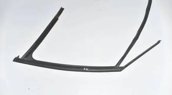 BMW 2 F46 Front door glass trim molding 7326167 51337326167