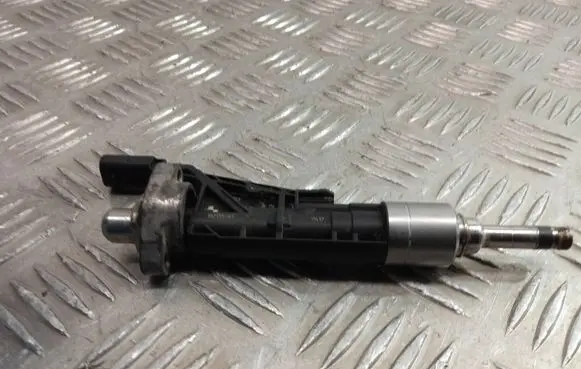 BMW X1 F48 F49 Fuel injector 8625396