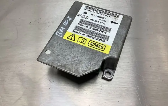 BMW 7 E38 Airbag control unit/module 65776900727 G2T9G21A2X4