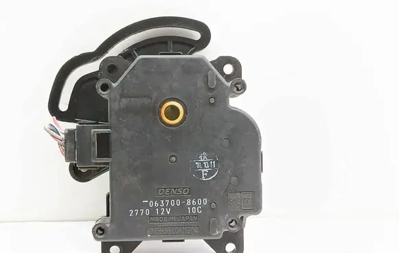 Toyota Avensis Verso Air flap motor/actuator 0637008600