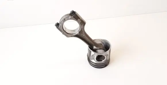 Toyota Avensis T250 Piston with connecting rod