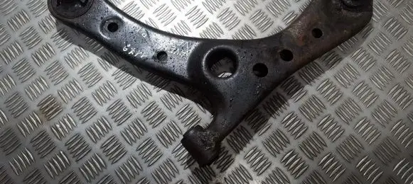 Toyota Avensis Verso Front lower control arm/wishbone